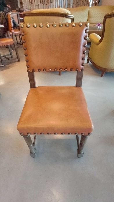 Krzesła drewniane ze skórzaną tapicerką – 24 sztuki