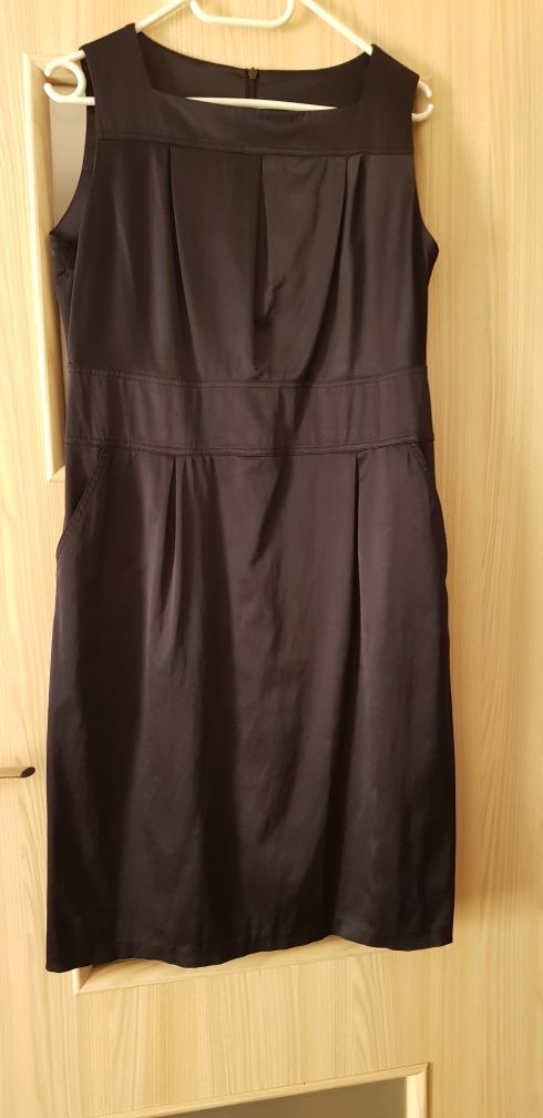 Granatowa sukienka z kieszeniami  42