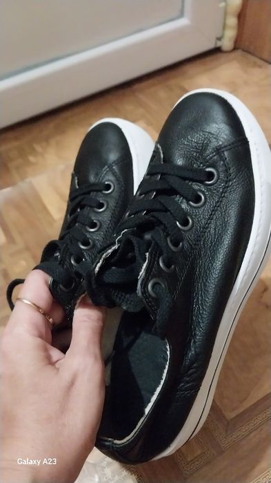 Продам кросівки кроссовки макасини жіночі шкіряні 37р. (24 см)