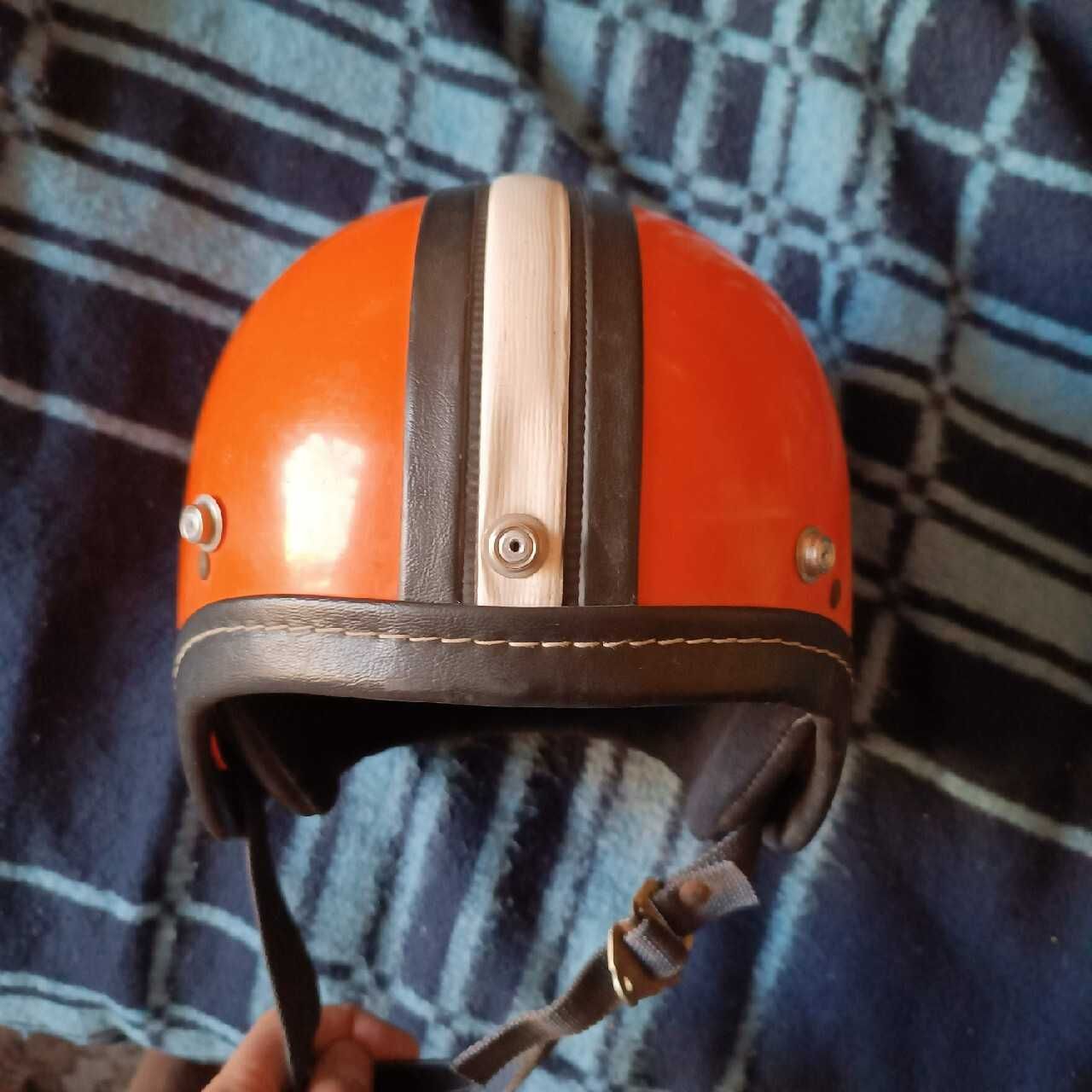Kask Orzeszek z epoki PRL-u