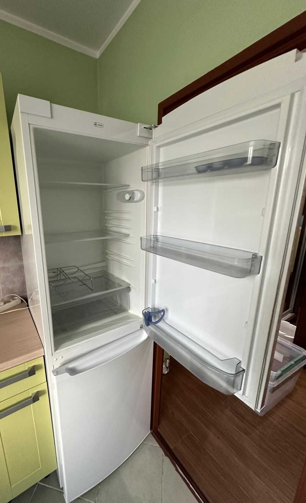 Lodówka z zamrażarką Whirlpool ARC55532 wolnostojąca