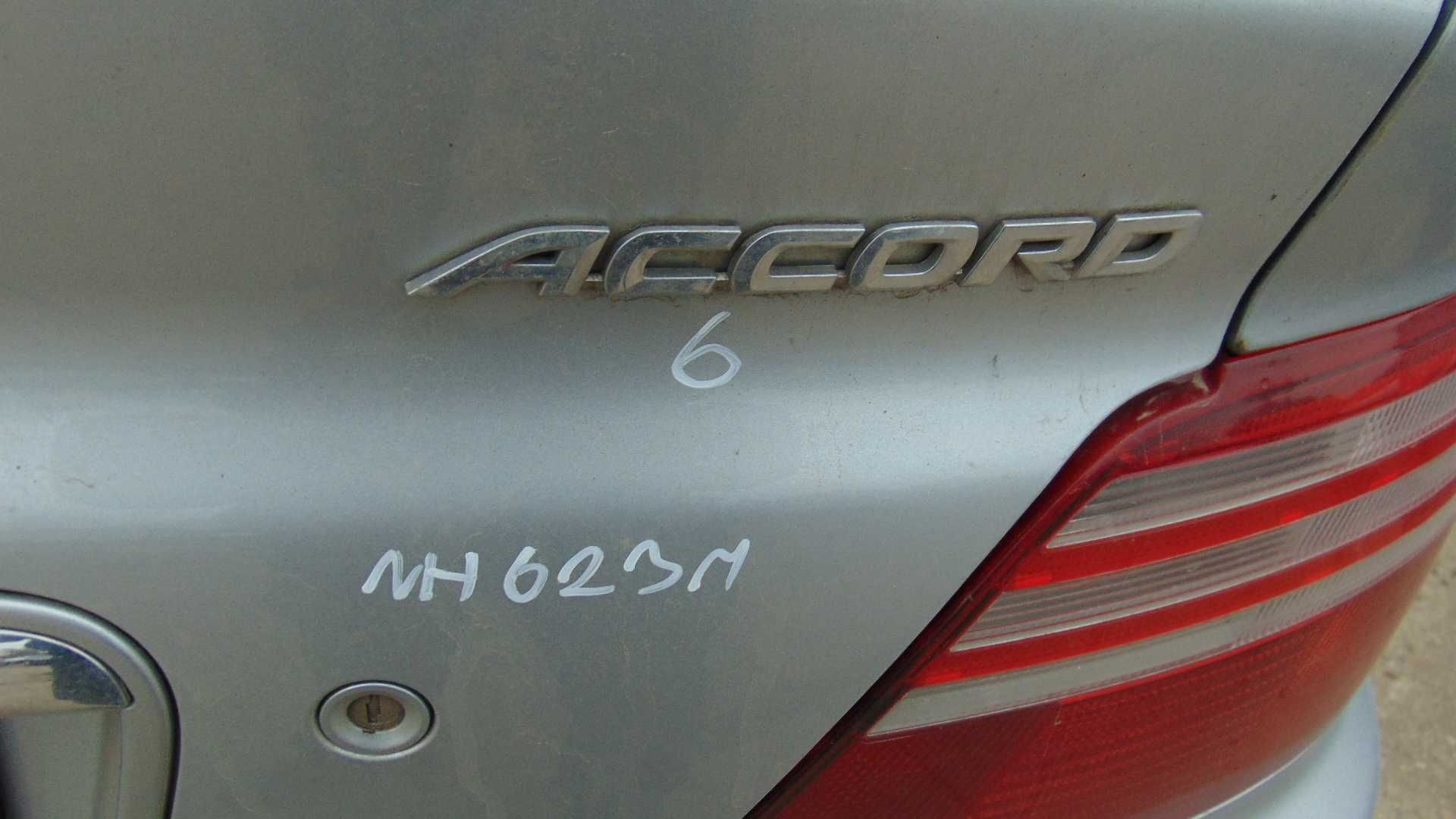 Mar4 Klapa tylna bagażnika honda accord VI 6 NH623M sedan wysyłka