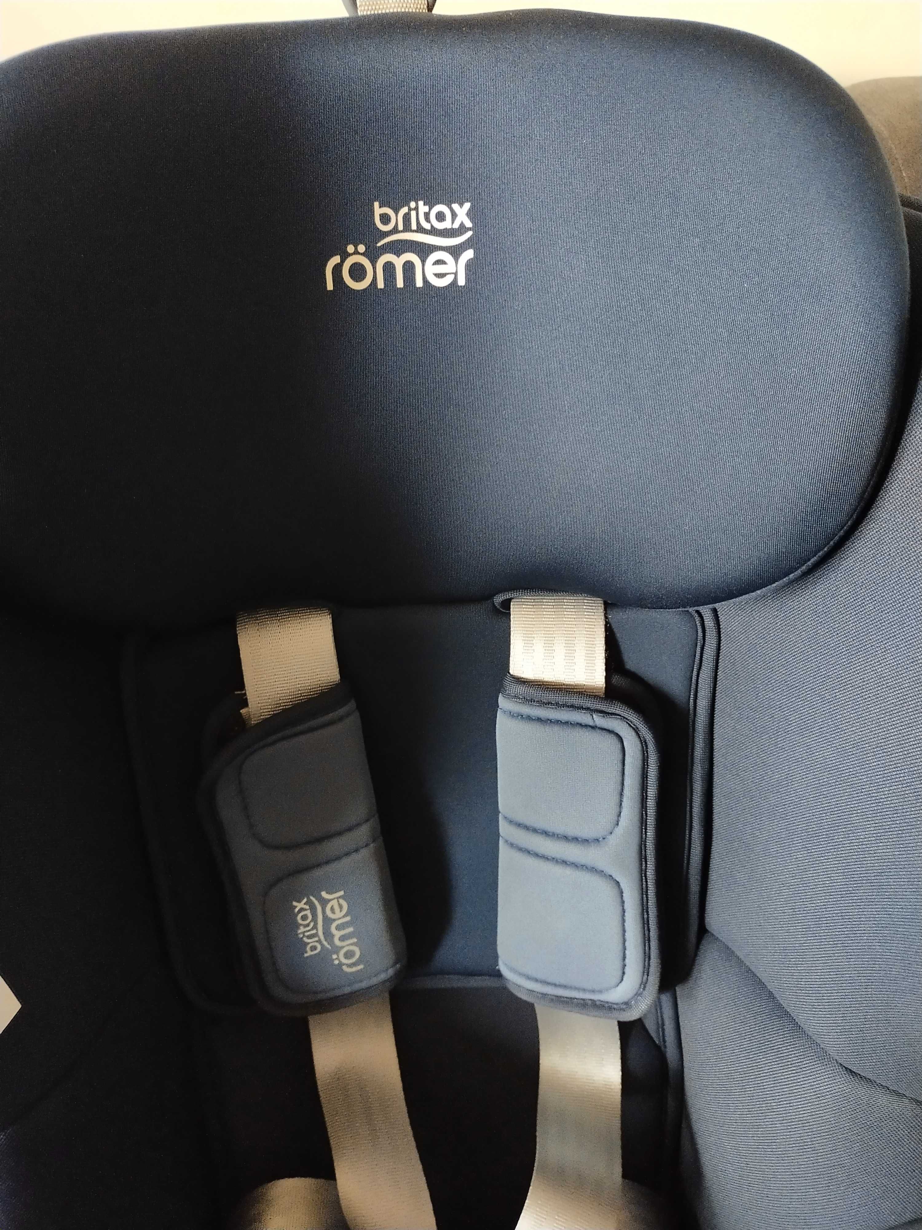 Fotelik samochodowy Britax Römer Dualfix 2 R obrotowy, ISOFIX.
