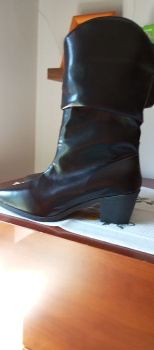 Botas pretas senhora
