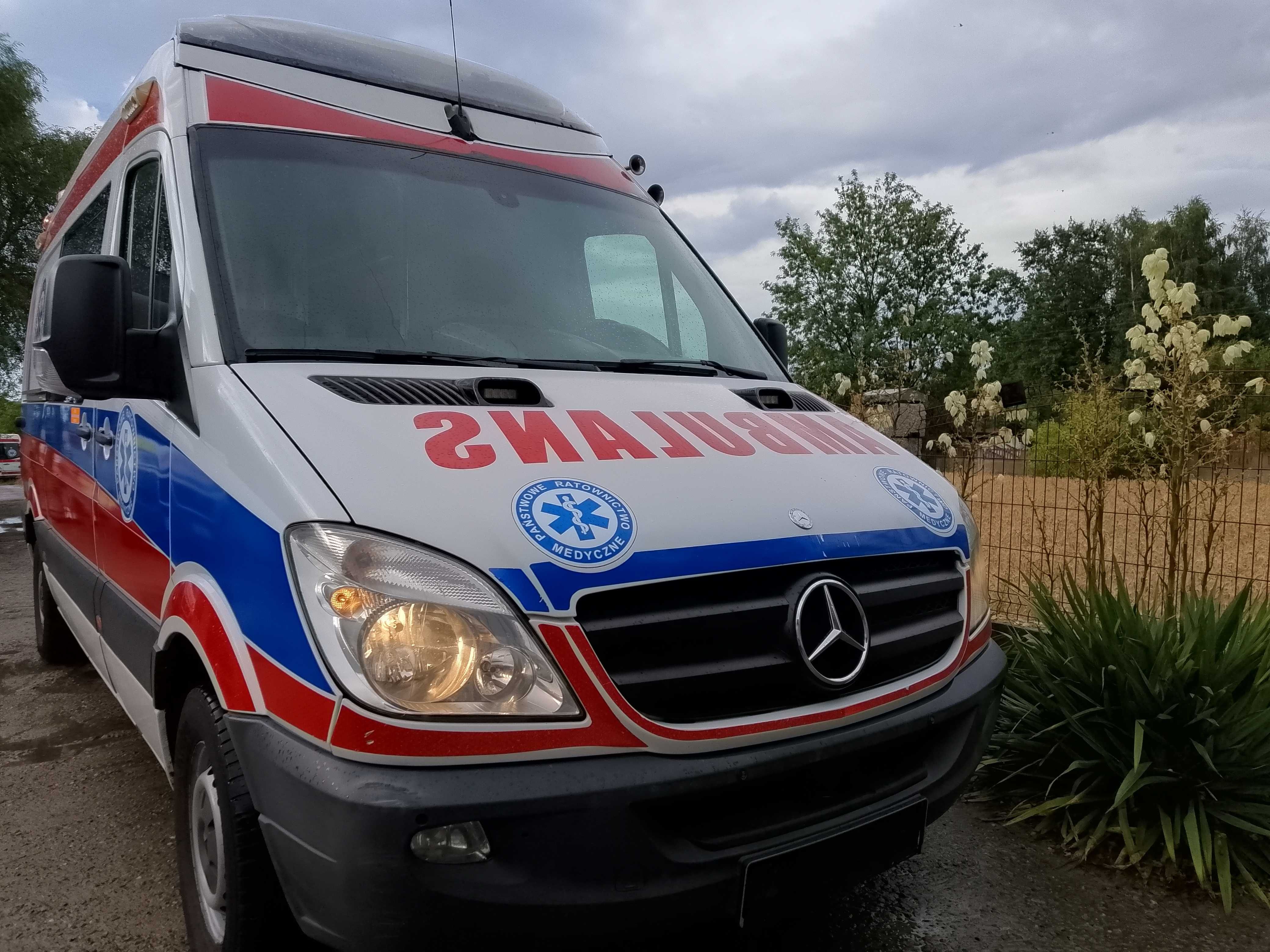 Ambulans Karetka 2012R Sanitarny Mercedes Sprinter 319 Automat Kamper