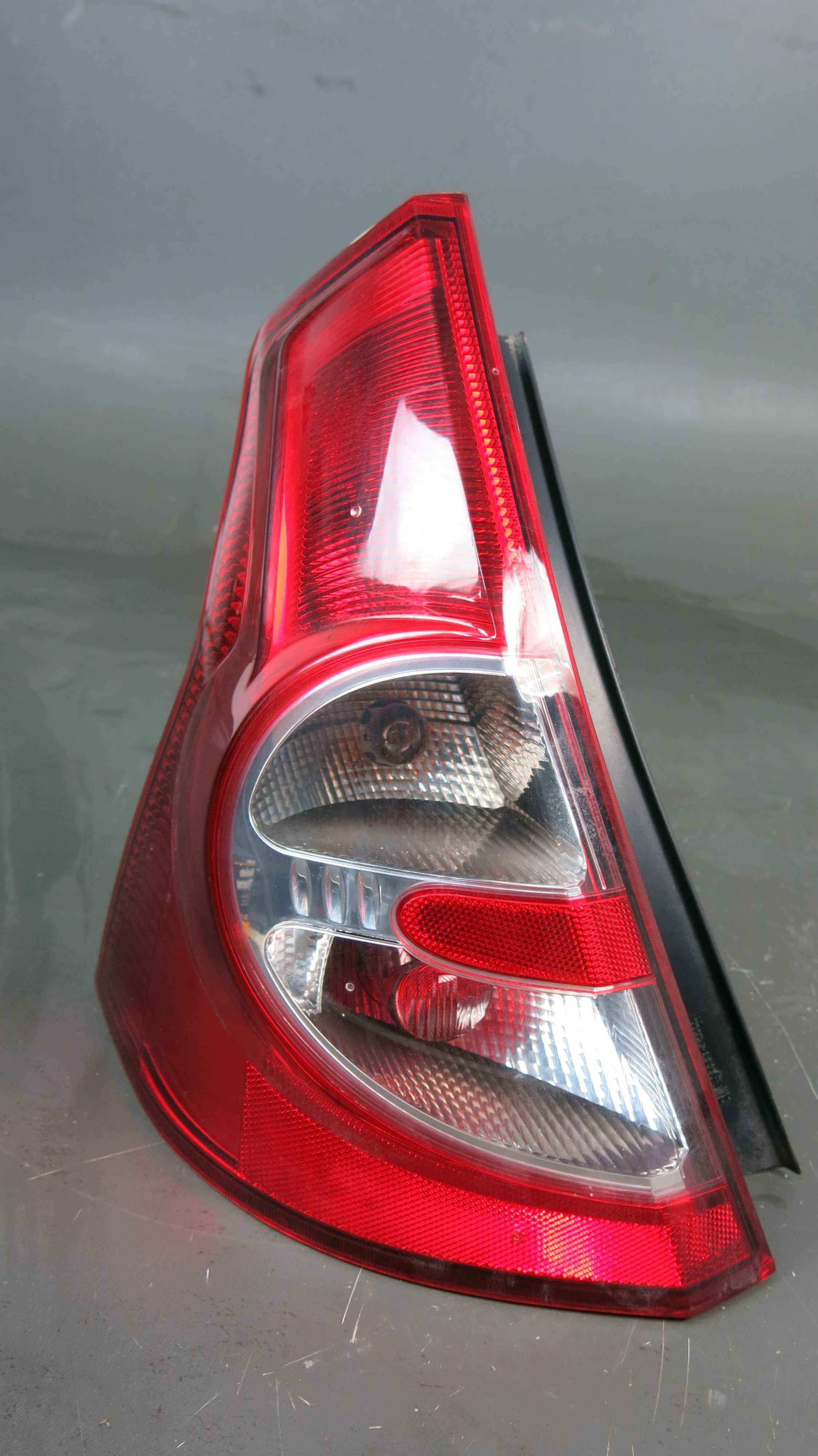 Dacia Sandero lampa lewy tył tylna EU