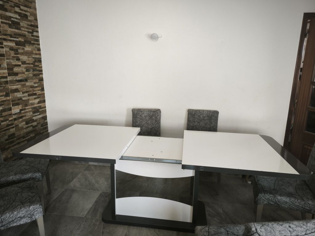 Mesa de jantar extensível