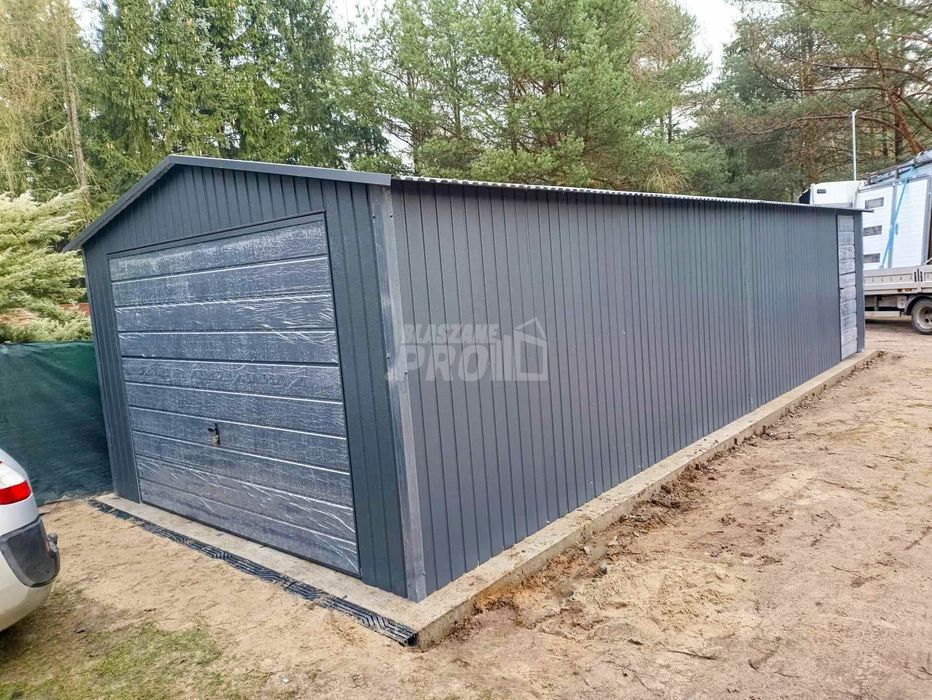 Garaż blaszany 4x9m Brama uchylna antracyt - dach dwuspadowy GP521