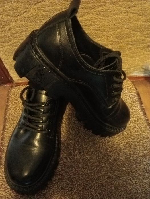 Продам женские туфли