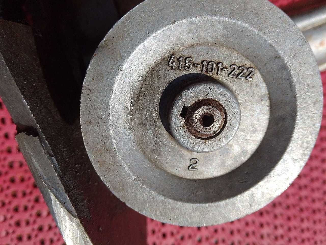 Przekładnia ślimakowa ze starej mechanicznej maszyny drukarskiej 1-34
