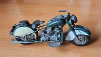 stylizowany, metalowy model retro/vintage motocykla Indian