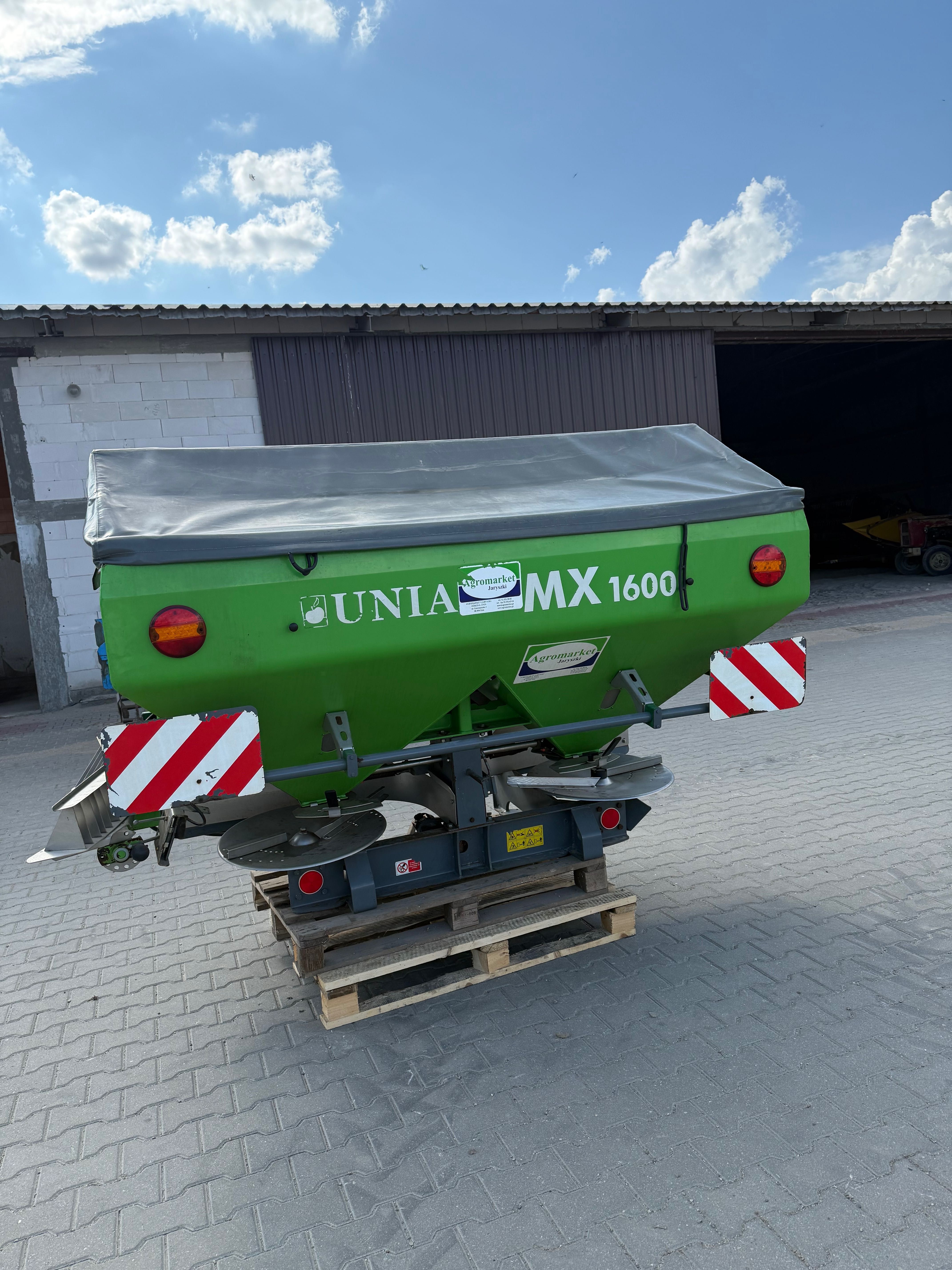 Rozsiewacz Nawozów UNIA MX 1600, 2017 rok
