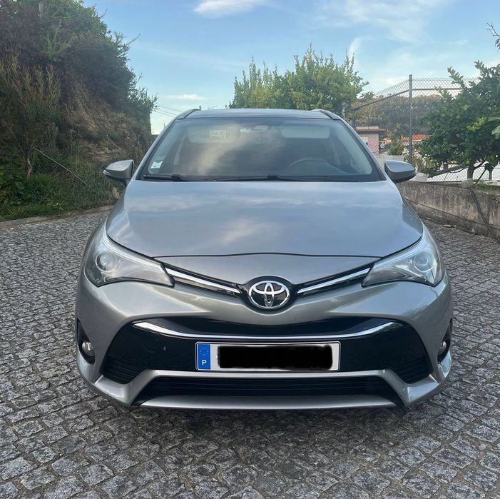 Toyota Avensis Touring Sports 2.0 D-4D Luxury+GPS