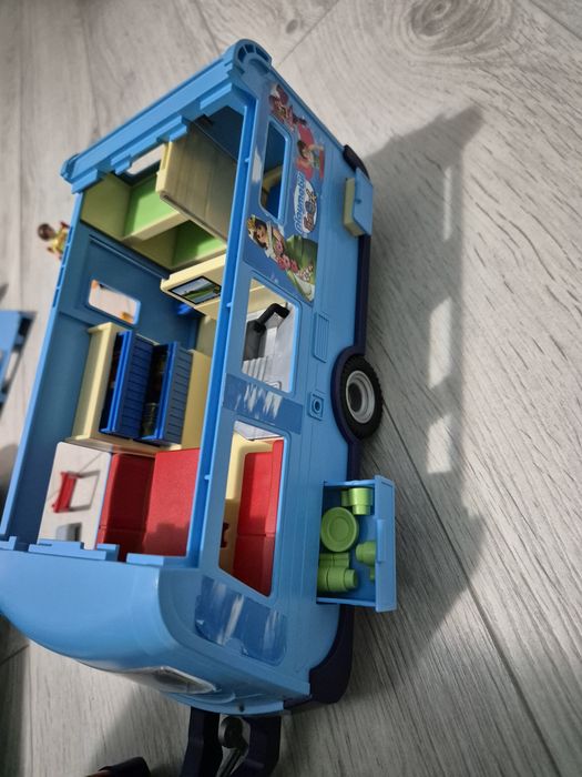 PLAYMOBIL 9502 Auto samochód PICKUP z przyczepą kempingową z rodziną
s