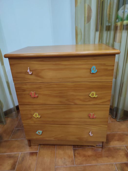 Quarto de bebé  em pinho