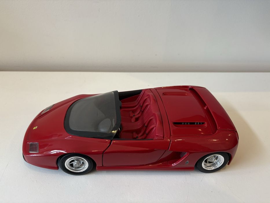 Model Ferrari Mythos 1:18 Revell (bburago maisto welly)