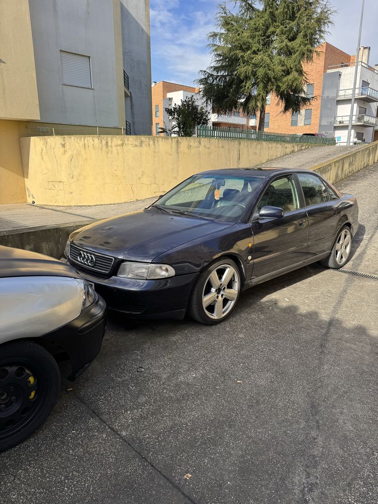 Vendo Audi A4 Com bastante Material