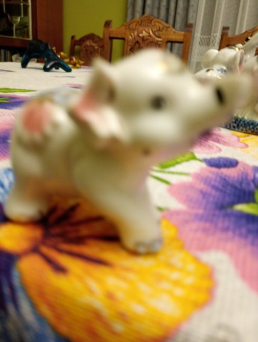 Порцелянові статуетки.