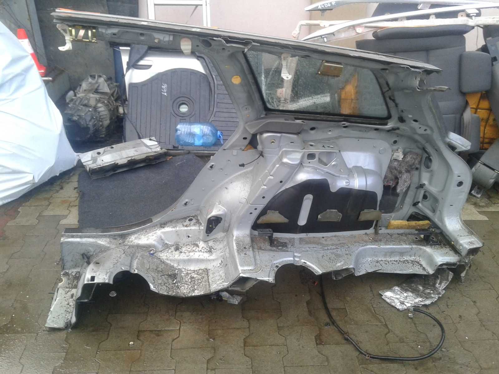 Audi A4 B6 Kombi Avant Ćwiartka Błotnik Prawy Tył Lewy LY7Q Szyba Bok