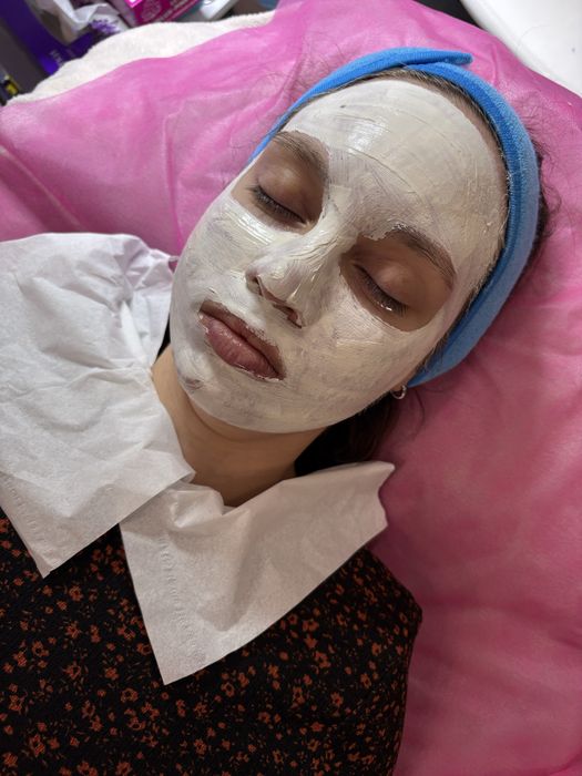 Косметологія Чистка обличчя + пілінг + маска