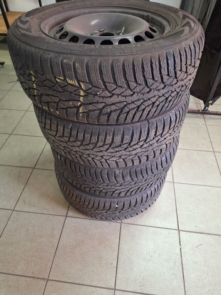 Opony NOKIAN 215/60/R16