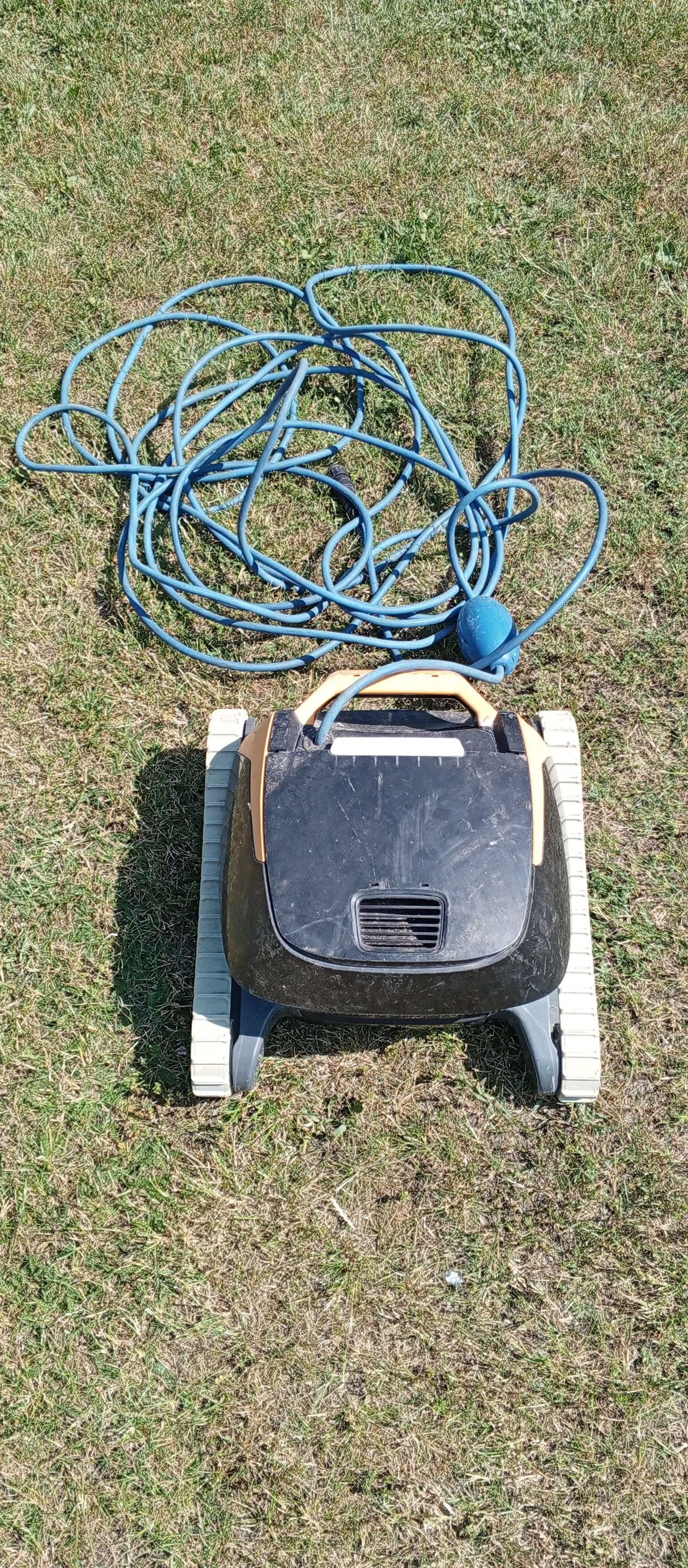 Robot do czyszczenia basenu Dolphin E20