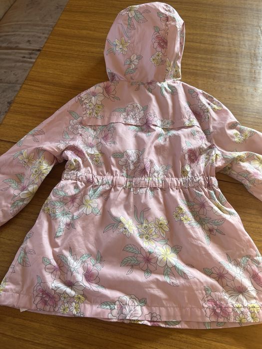 Гарна ветровка для дівчинки