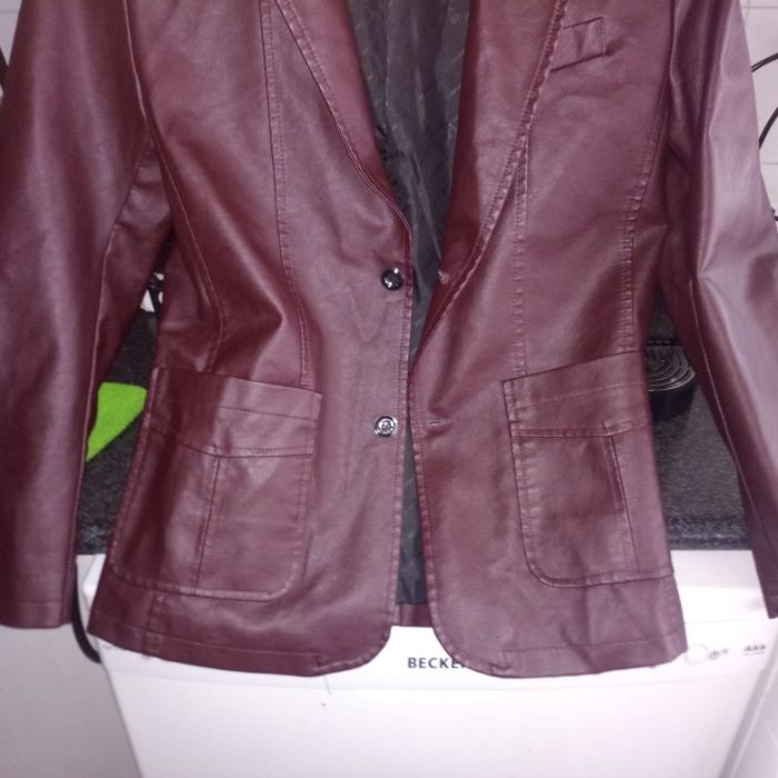 Blazer unisexo em pele. Novo