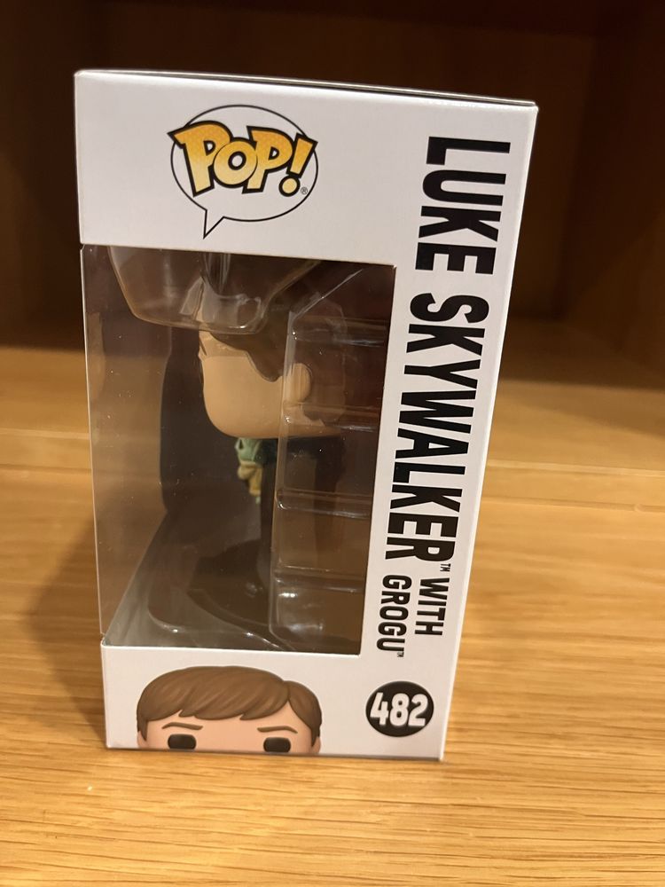 Funko POP!  -  Luke Skywalker with Grogu #482 (Star Wars)