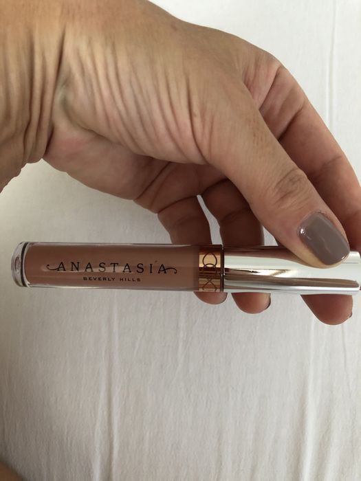 Anastasia beverly hills nudziakowy