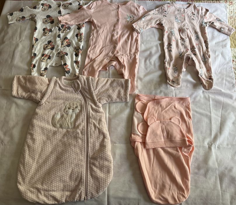 Conjunto saco cama + swaddle + 3 pijamas - 0 a 1 meses - Menina