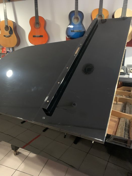 Piano Kawai de Cauda