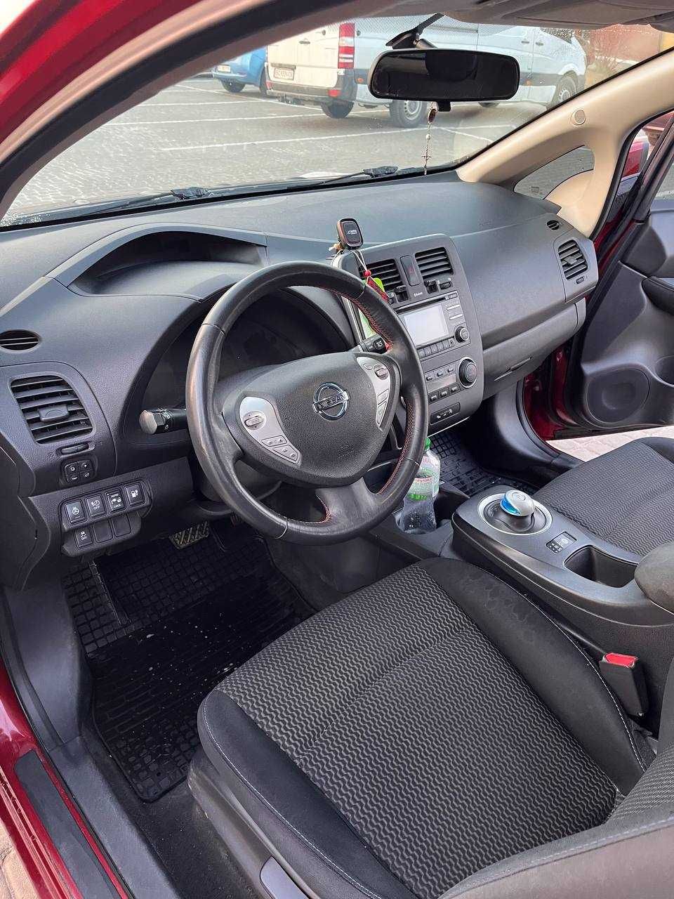Nissan Leaf 2014 24 кВт 11 поділок Без швидкісної зарядки Львів