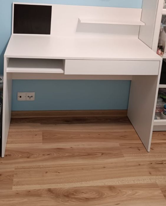 Sprzedam białe biurko Magnet