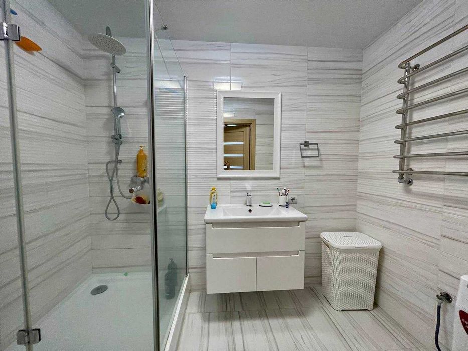 Продаж чудової дворівневої квартири! Виставка