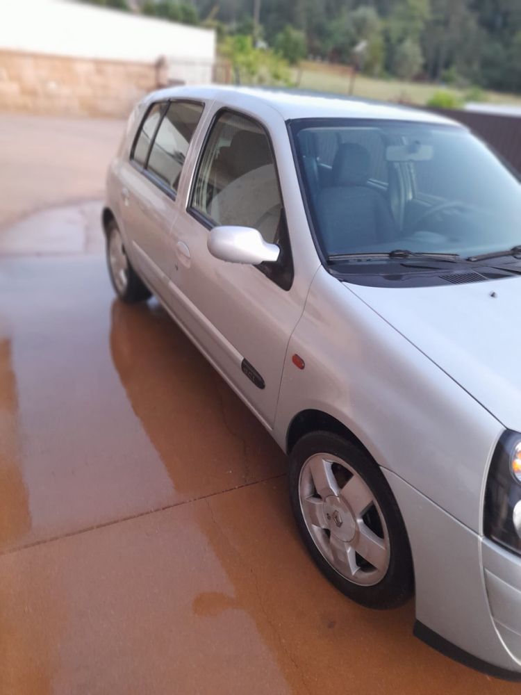 renault clio 2001