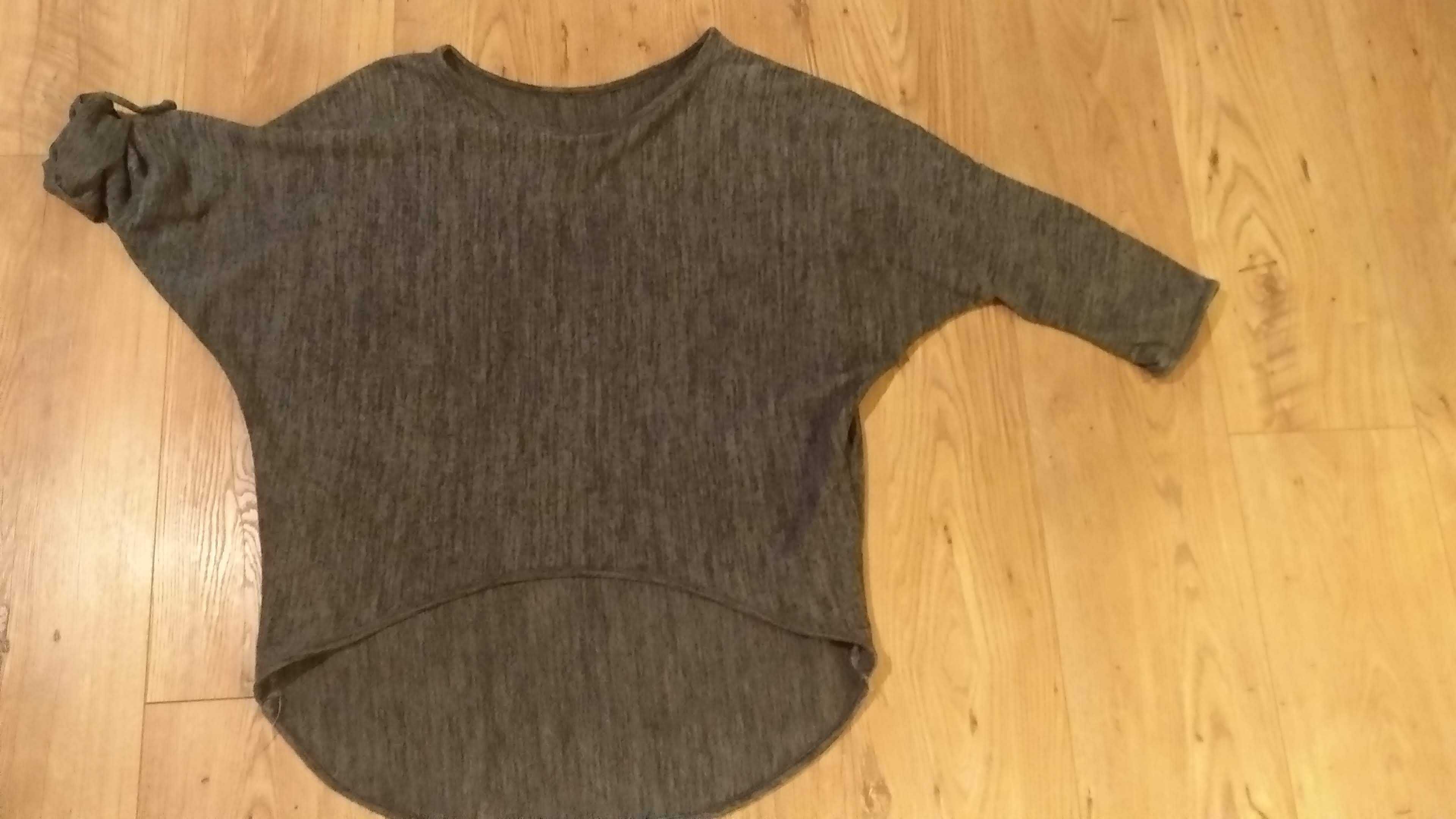 szary sweter z Topikiem