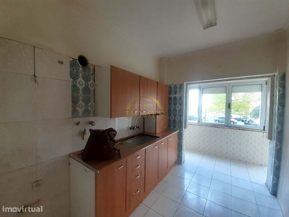 Apartamento T2 Localizado em Oeiras em OBRA TOTAL. Com Arrecadação e 2