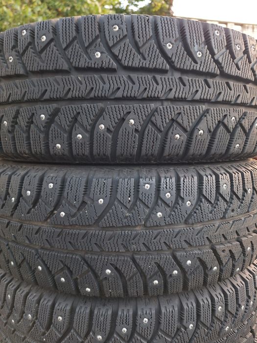 Продам зимову гуму 185/65R15"Bridgestone"