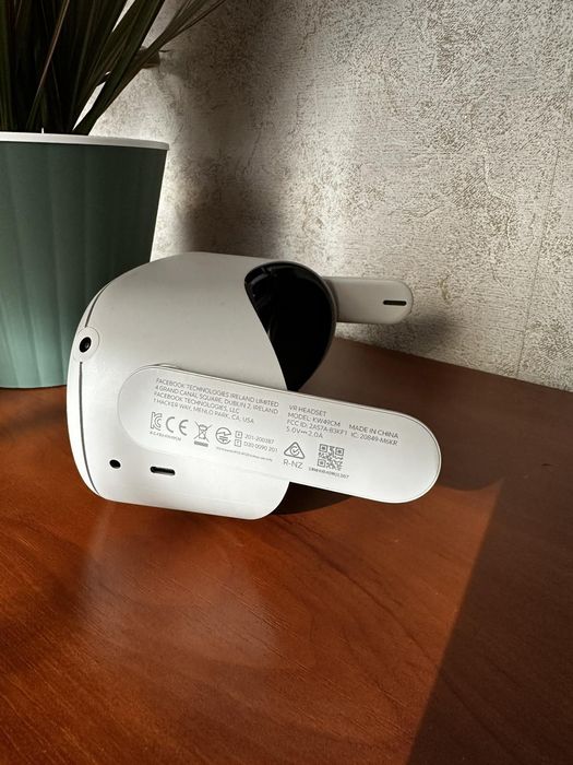 Meta Quest 2 256gb не вмикаються шолом віртуальної реальності.