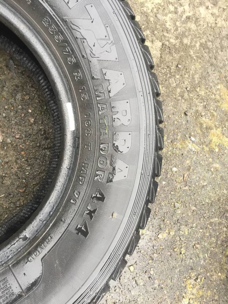 Продам резину б/у 235/75 r 15