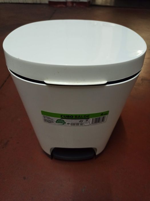 Caixote de lixo casa de banho