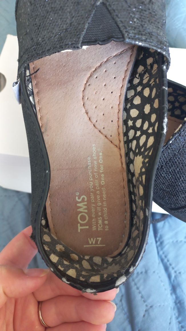 Toms czarne brokatowe W7