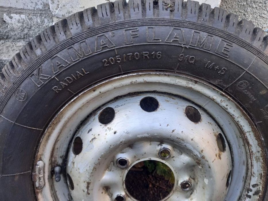 Комплект на Ниву 205-70-16 М+S