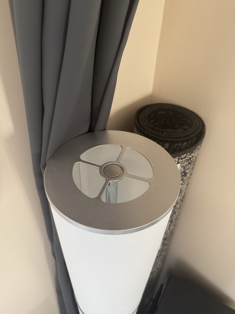 Lampa stojąca biała na kabel