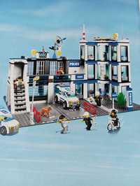Lego City 7498 Posterunek policji, komisariat kompletny