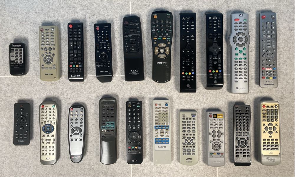 Piloty do telewizora magnetowidu dvd hifi stereo różne rodzaje pilot