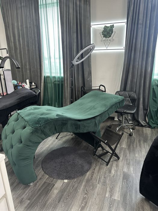 Оренда кушетки , стіл бровіста, візажиста.