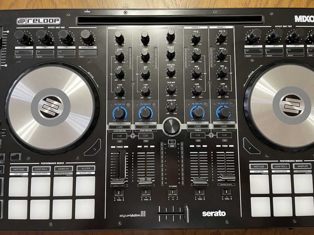 Reloop mixon 4 (dj,kontroler,konsola)