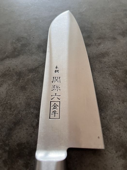 Japoński Nóż Santoku Seki Magoroku Kinju